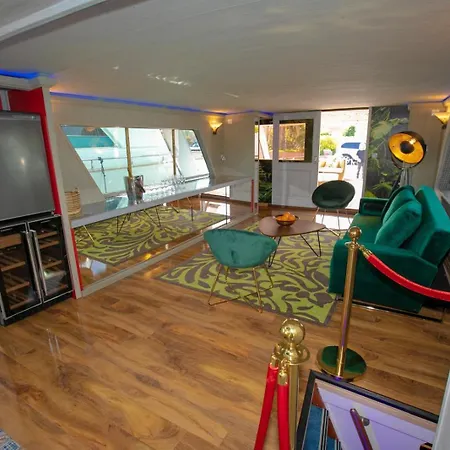 Superbe Experience A Bord! Hotel en barco *