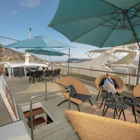 Hotel en barco Superbe Experience A Bord! *