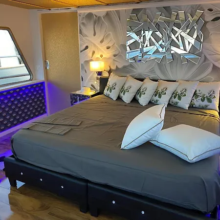 Superbe Experience A Bord! Hotel en barco Menton